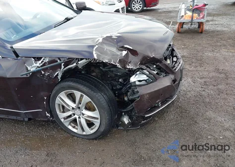 2011 Mercedes-Benz E 550 from USA, damaged, VIN WDDHF7CB2BA323637